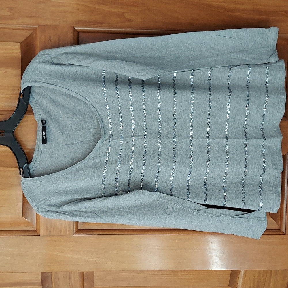 Apt. 9 Gray Tee with Sparkling Silver Sequins Stripes, Lightweight, Size Large▪︎